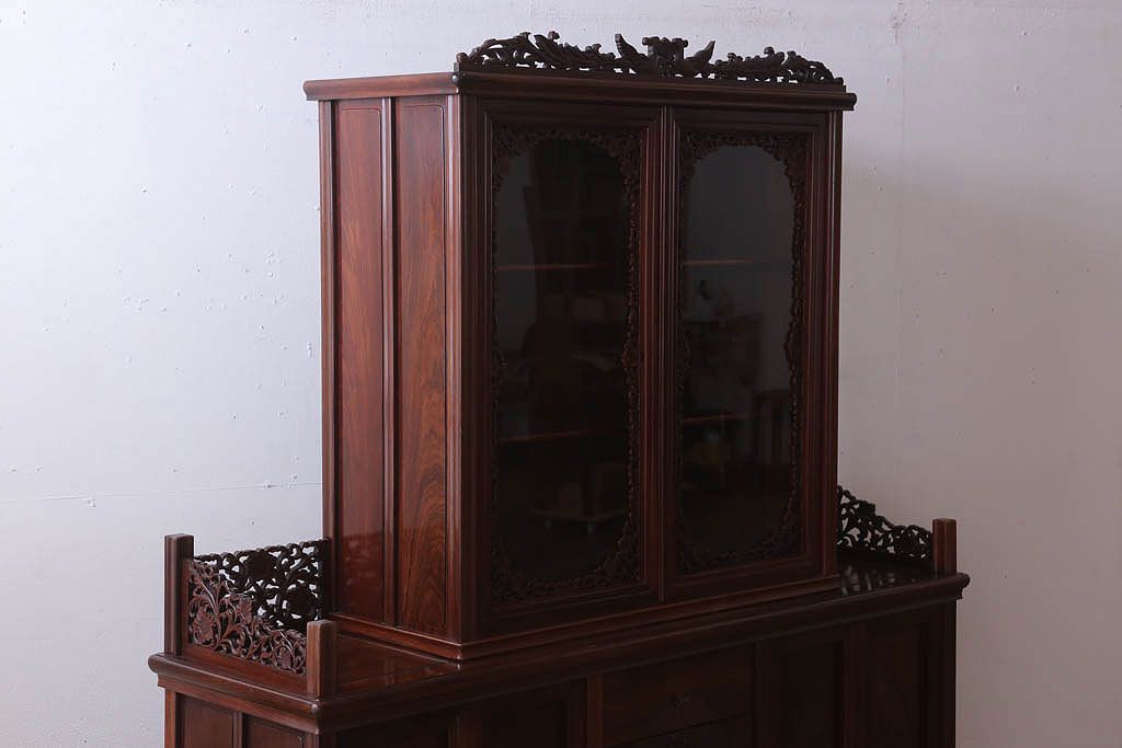 中古　民芸家具　高級品!彫刻が素晴らしい唐木飾り棚(キャビネット)(定価198万円)