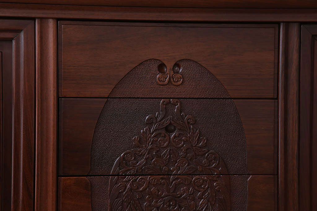 中古　民芸家具　高級品!彫刻が素晴らしい唐木飾り棚(キャビネット)(定価198万円)