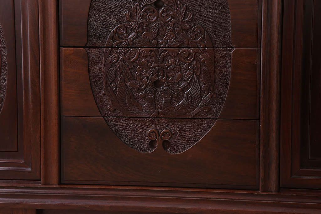 中古　民芸家具　高級品!彫刻が素晴らしい唐木飾り棚(キャビネット)(定価198万円)