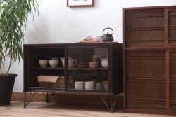 レトロ家具　昭和レトロ　鉄脚付き!アンティークローボード(2)
