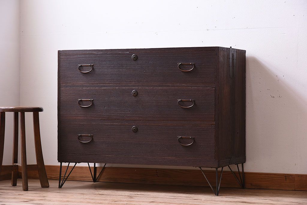 アンティーク家具　鉄脚付き!古い衣装箪笥ローボード(2)