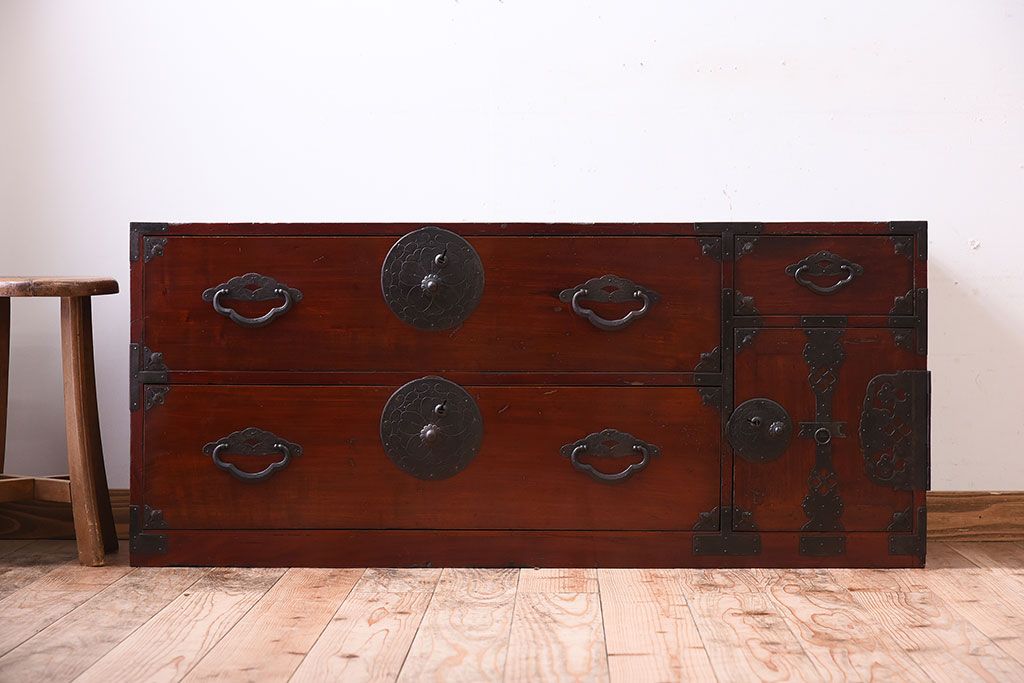 アンティーク家具　前面栗材!桜丸金具の時代箪笥ローボード(米沢箪笥・衣装箪笥)(1)