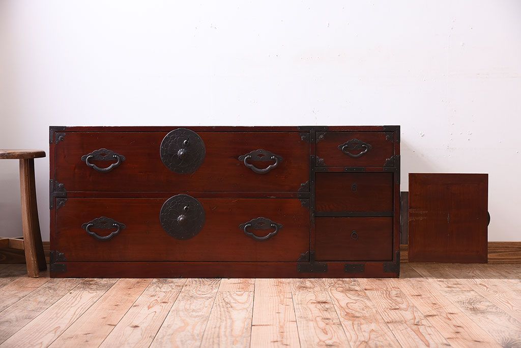 アンティーク家具　前面栗材!桜丸金具の時代箪笥ローボード(米沢箪笥・衣装箪笥)(1)