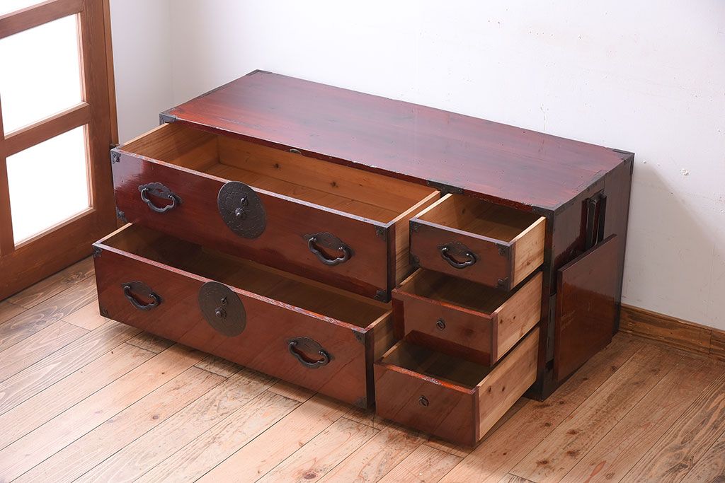 アンティーク家具　前面栗材!桜丸金具の時代箪笥ローボード(米沢箪笥・衣装箪笥)(1)
