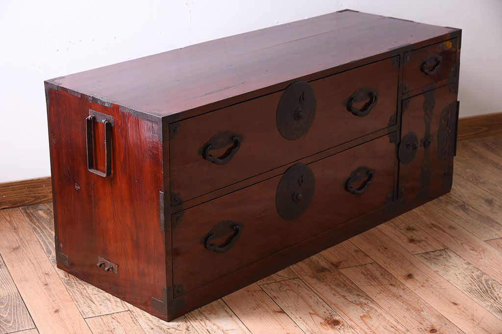 アンティーク家具　前面栗材!桜丸金具の時代箪笥ローボード(米沢箪笥・衣装箪笥)(1)