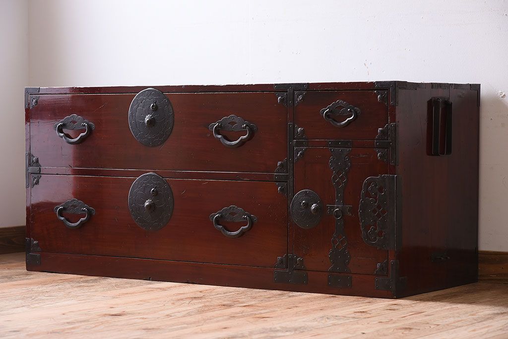 アンティーク家具　前面栗材!桜丸金具の時代箪笥ローボード(米沢箪笥・衣装箪笥)(1)