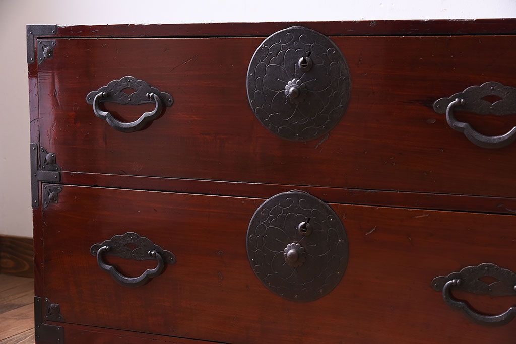 アンティーク家具　前面栗材!桜丸金具の時代箪笥ローボード(米沢箪笥・衣装箪笥)(1)