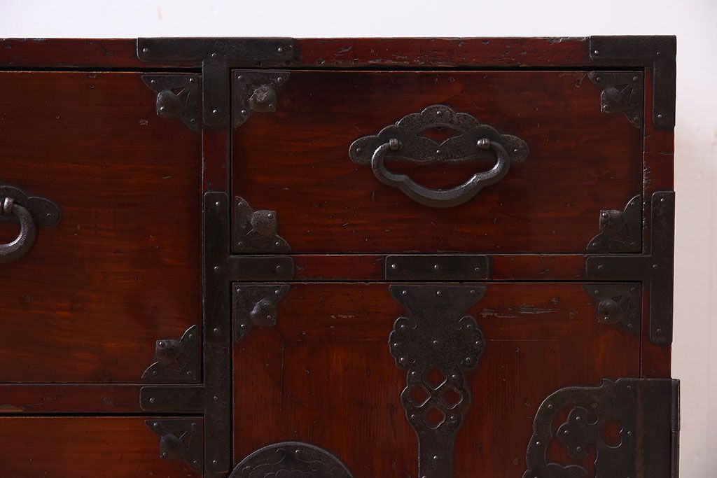 アンティーク家具　前面栗材!桜丸金具の時代箪笥ローボード(米沢箪笥・衣装箪笥)(1)