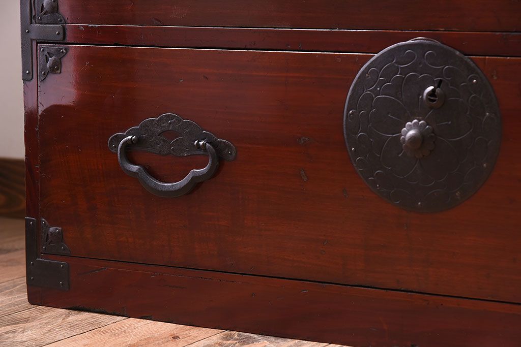アンティーク家具　前面栗材!桜丸金具の時代箪笥ローボード(米沢箪笥・衣装箪笥)(1)