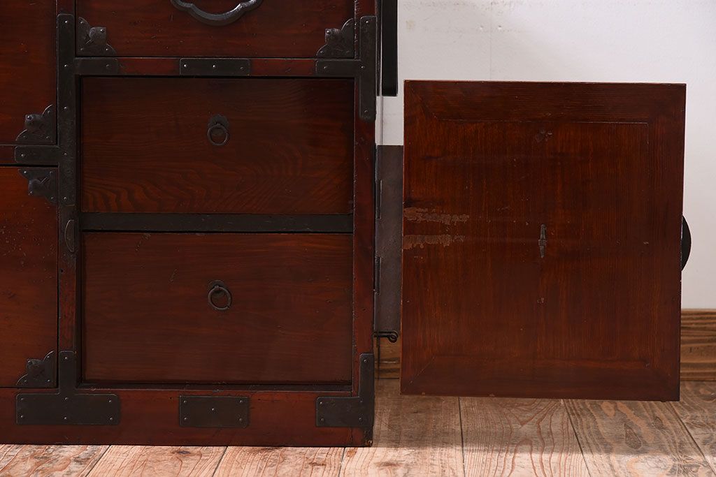 アンティーク家具　前面栗材!桜丸金具の時代箪笥ローボード(米沢箪笥・衣装箪笥)(1)