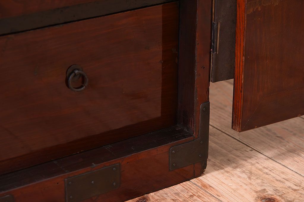 アンティーク家具　前面栗材!桜丸金具の時代箪笥ローボード(米沢箪笥・衣装箪笥)(1)
