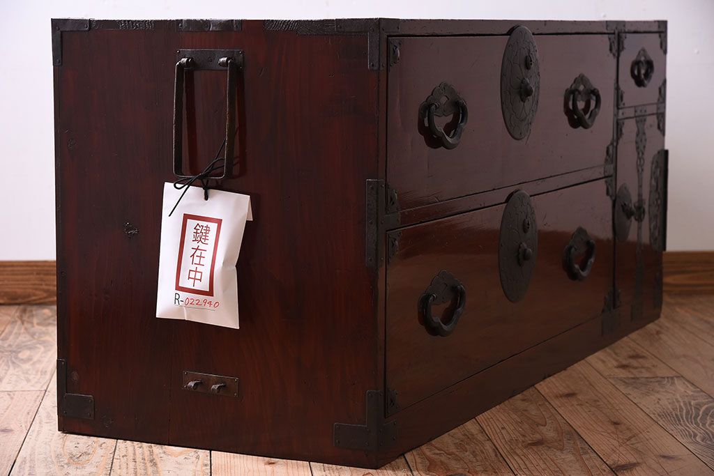 アンティーク家具　前面栗材!桜丸金具の時代箪笥ローボード(米沢箪笥・衣装箪笥)(1)