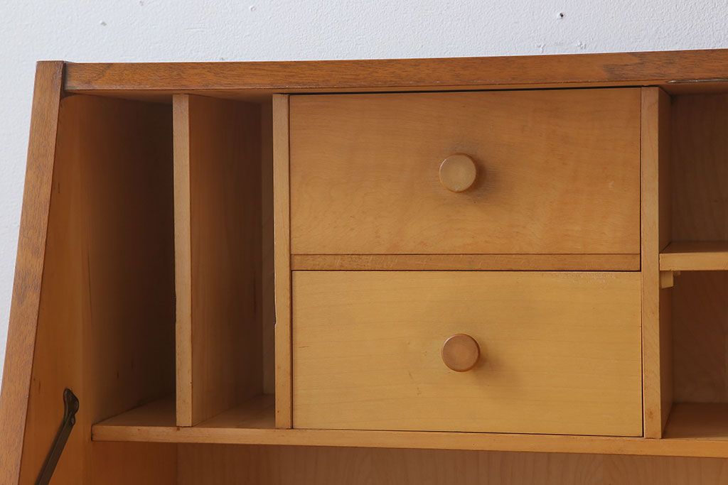 ヴィンテージ家具　北欧ビンテージ　シンプルでおしゃれなライティングビューロー