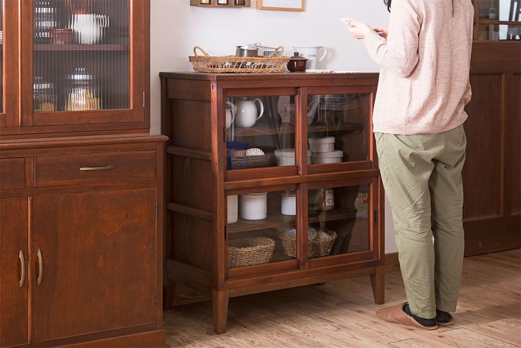 アンティーク家具 前面檜材 大正期 脚付き!引き戸のアンティーク