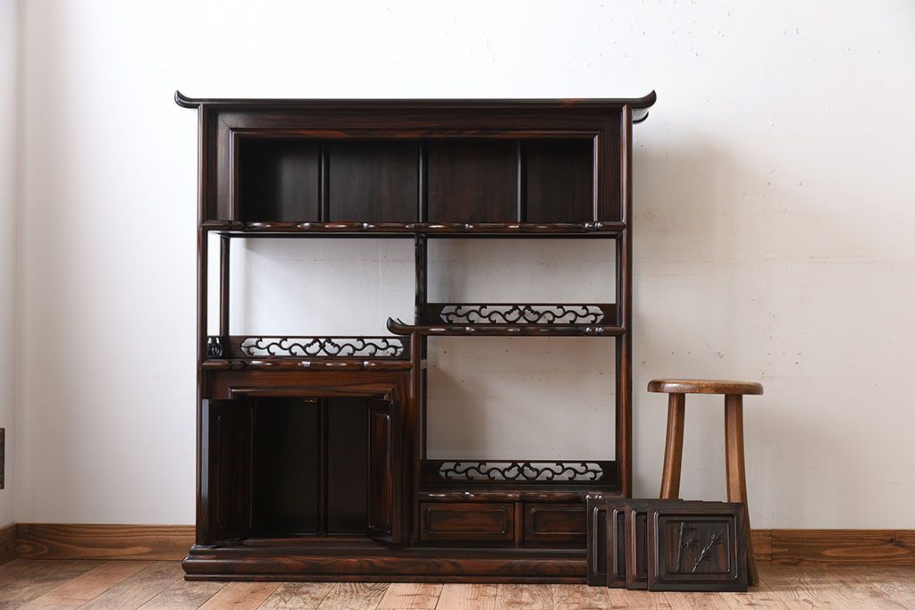アンティーク家具　唐木・縞黒檀材!上品なアンティーク飾り棚(茶棚)