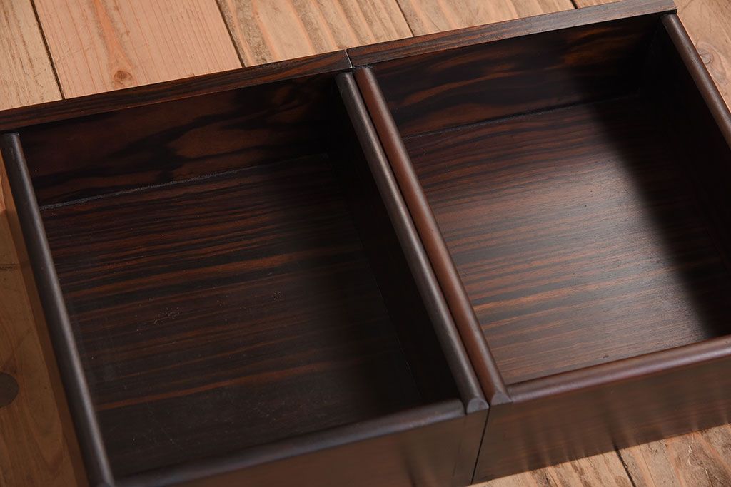 アンティーク家具　唐木・縞黒檀材!上品なアンティーク飾り棚(茶棚)