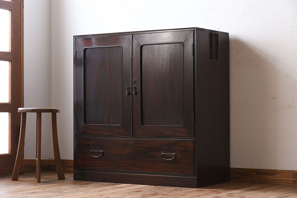 アンティーク家具　前面縞黒檀　衣装盆付き!小ぶりな観音箪笥(衣装箪笥)