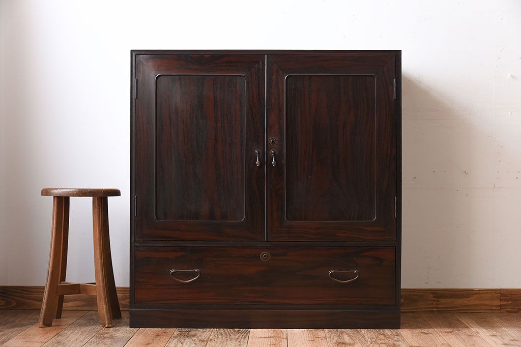 アンティーク家具　前面縞黒檀　衣装盆付き!小ぶりな観音箪笥(衣装箪笥)