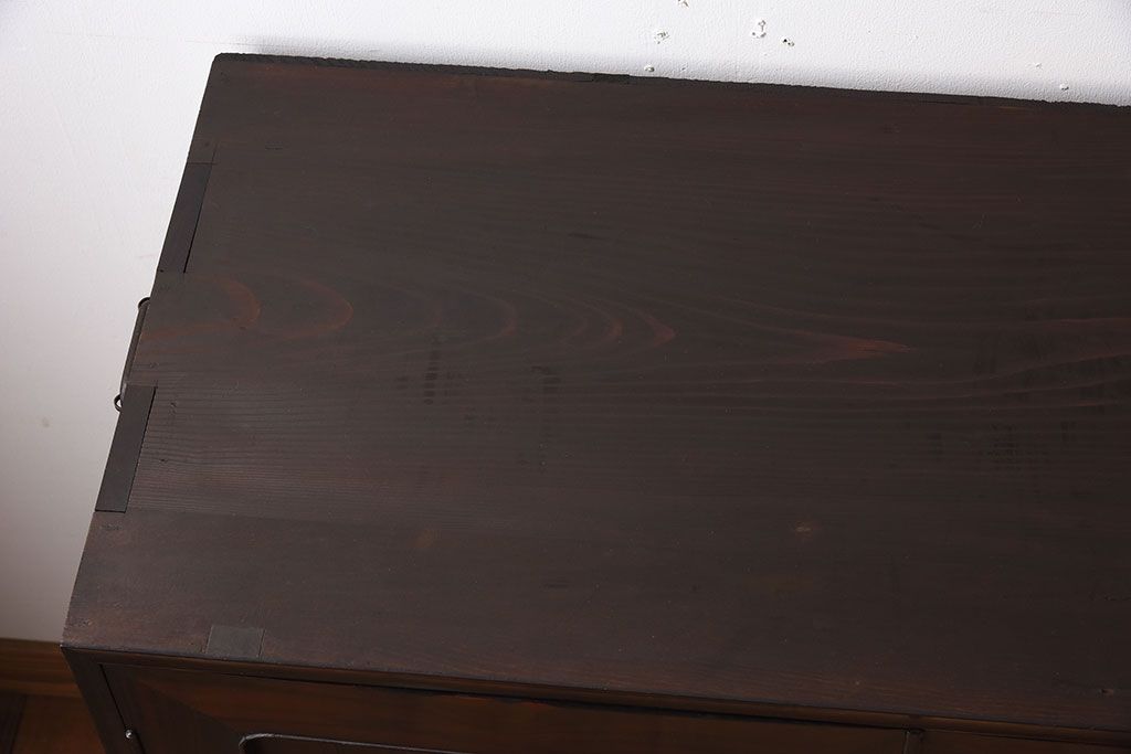 アンティーク家具　前面縞黒檀　衣装盆付き!小ぶりな観音箪笥(衣装箪笥)