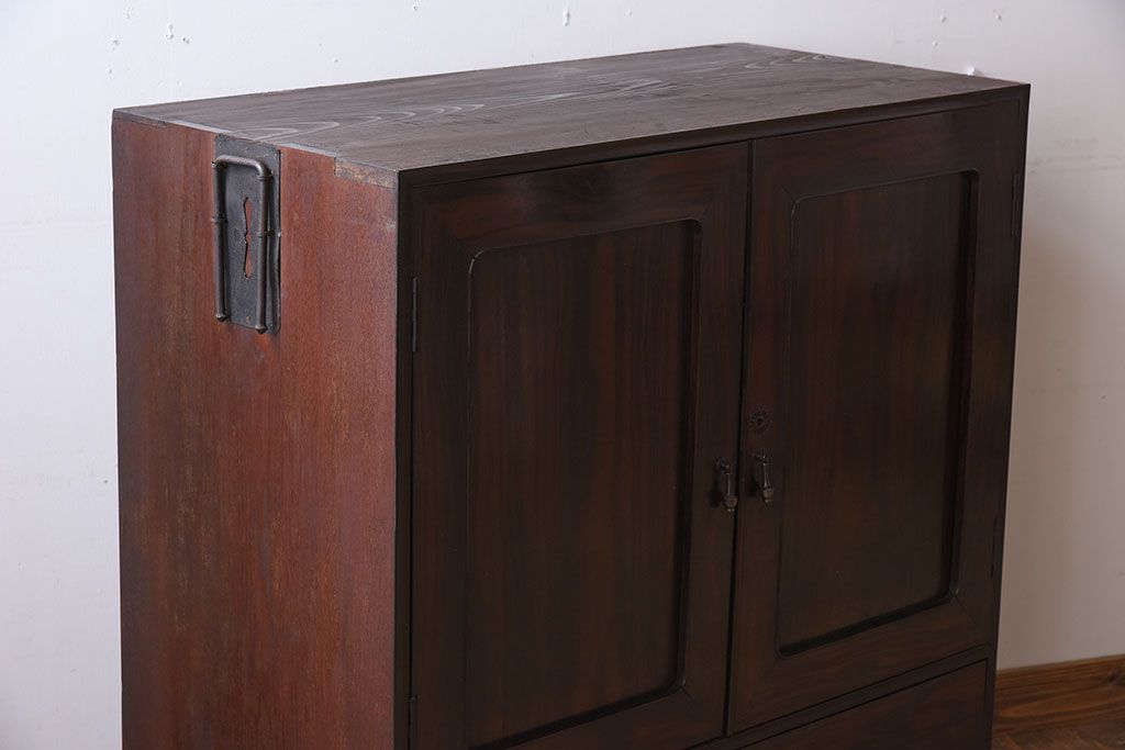 アンティーク家具　前面縞黒檀　衣装盆付き!小ぶりな観音箪笥(衣装箪笥)