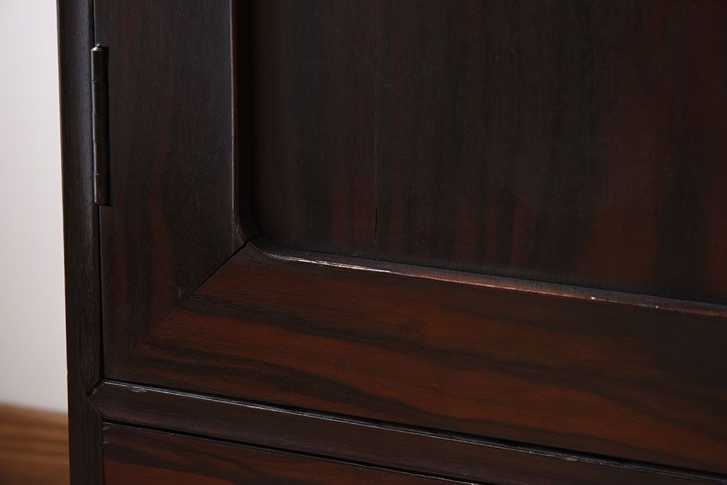 アンティーク家具　前面縞黒檀　衣装盆付き!小ぶりな観音箪笥(衣装箪笥)