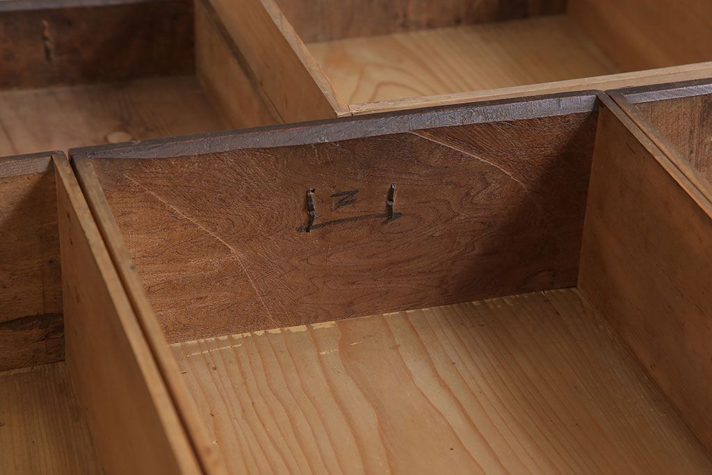 アンティーク家具　古民具・骨董　鏡板・前板欅材!味わい深いアンティーク金沢水屋箪笥