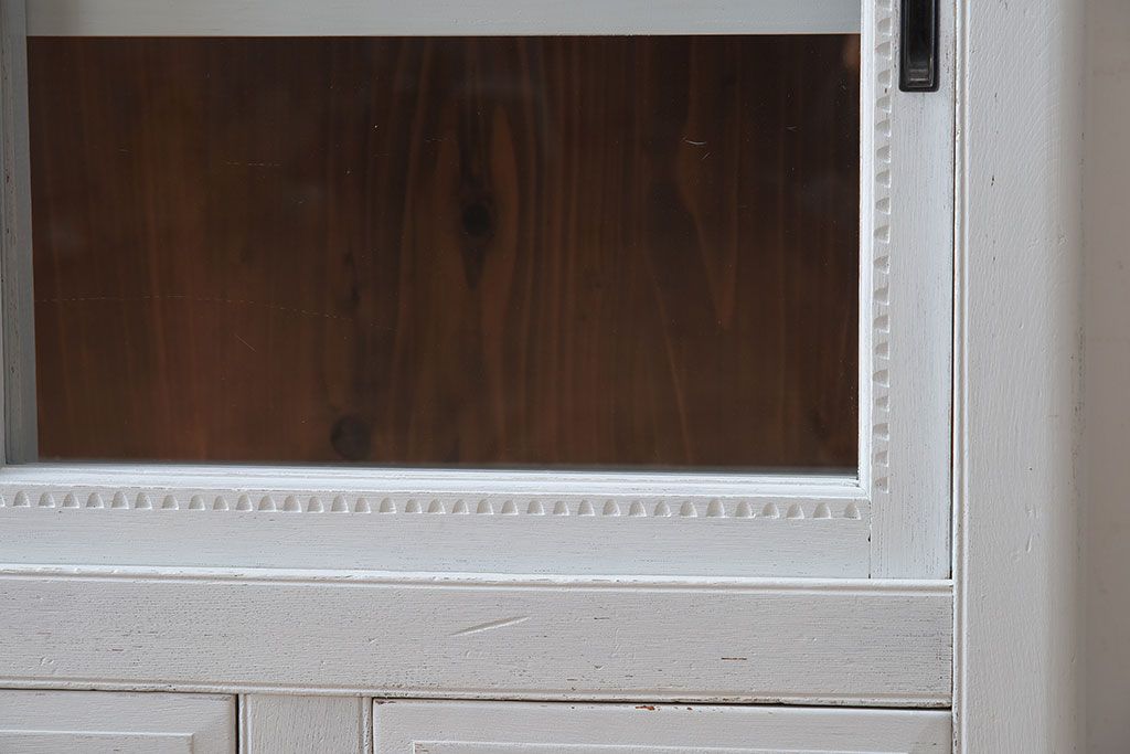 アンティーク家具　フレンチグレーペイントのおしゃれでかわいい食器棚(カップボード)