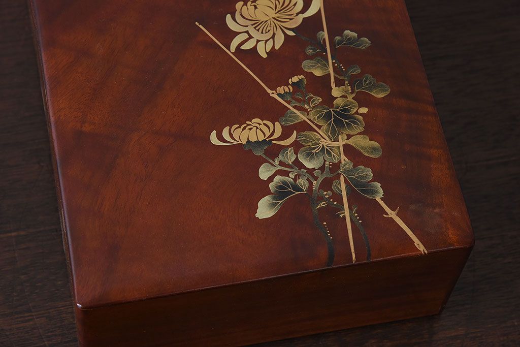 アンティーク雑貨　漆絵　楠木材製　漆塗りが美しい高級な木箱(小箱・収納箱)