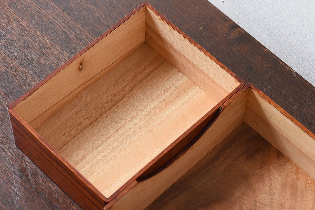 アンティーク雑貨　漆絵　楠木材製　漆塗りが美しい高級な木箱(小箱・収納箱)