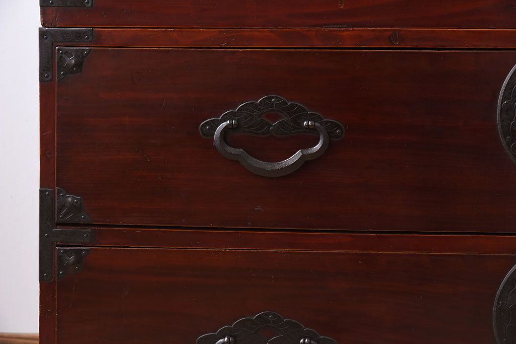 アンティーク家具　古民具・骨董　前面栗材の二段重ね米沢箪笥(衣装箪笥)(2)