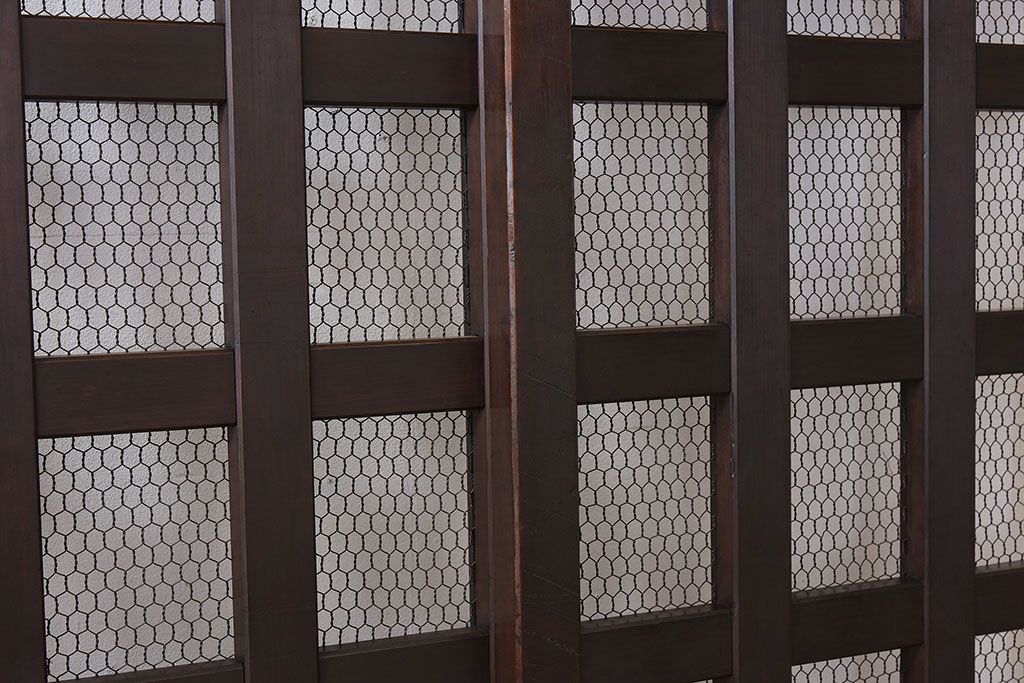 檜・欅材製　重厚な古い木製のアンティークくぐり戸(玄関戸)