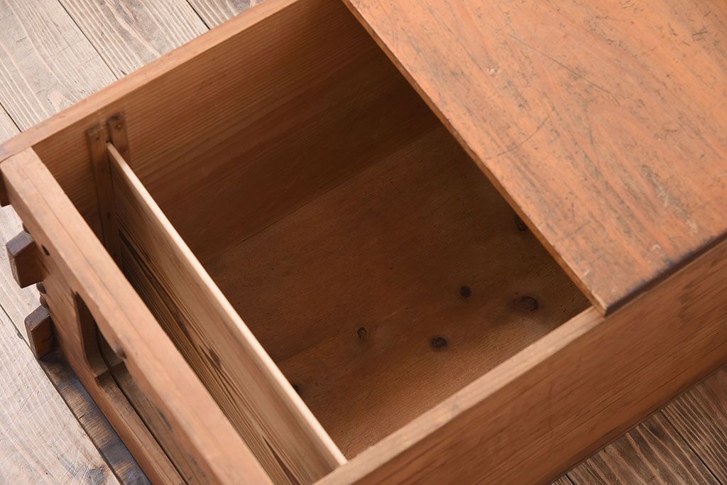 アンティーク雑貨　檜材製　昭和期　古い商店で使われていたレトロな木箱(収納箱)(3)