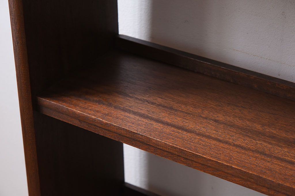 アンティーク家具　小振りでシンプルな古い木製の本棚(2)