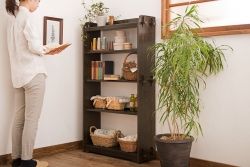レトロ家具　ラワン材製　古い木のレトロな楔(くさび)式本棚(ディスプレイラック)(2)