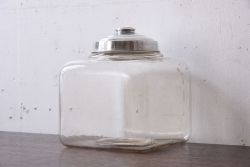 アンティーク雑貨　昭和レトロ　蓋付きのアンティークガラス瓶(角瓶)