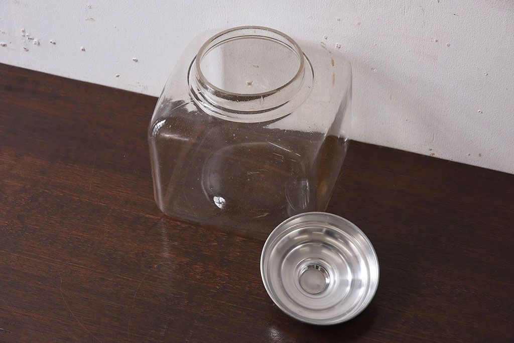 アンティーク雑貨　昭和レトロ　蓋付きのアンティークガラス瓶(角瓶)