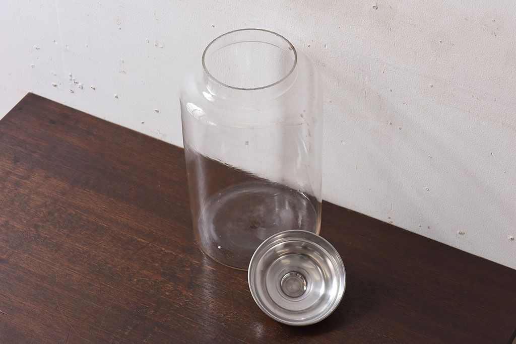 アンティーク雑貨　昭和レトロ　蓋付きのアンティークガラス瓶(ビン)(2)
