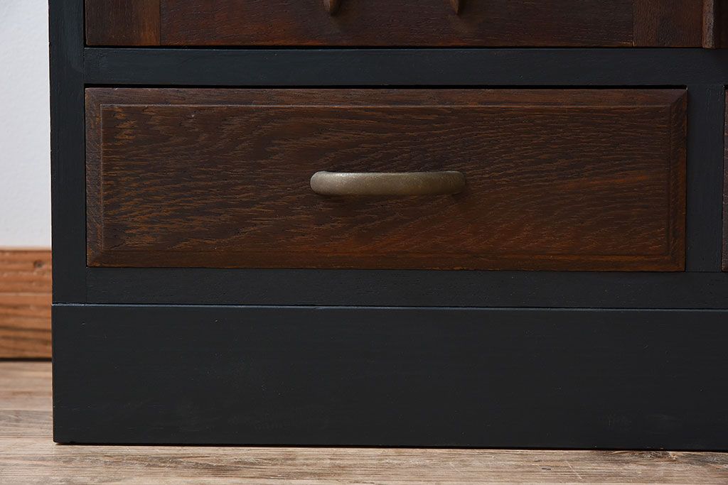 アンティーク家具　ネイビーペイント　古いナラ材のアンティークブックケース(本箱)