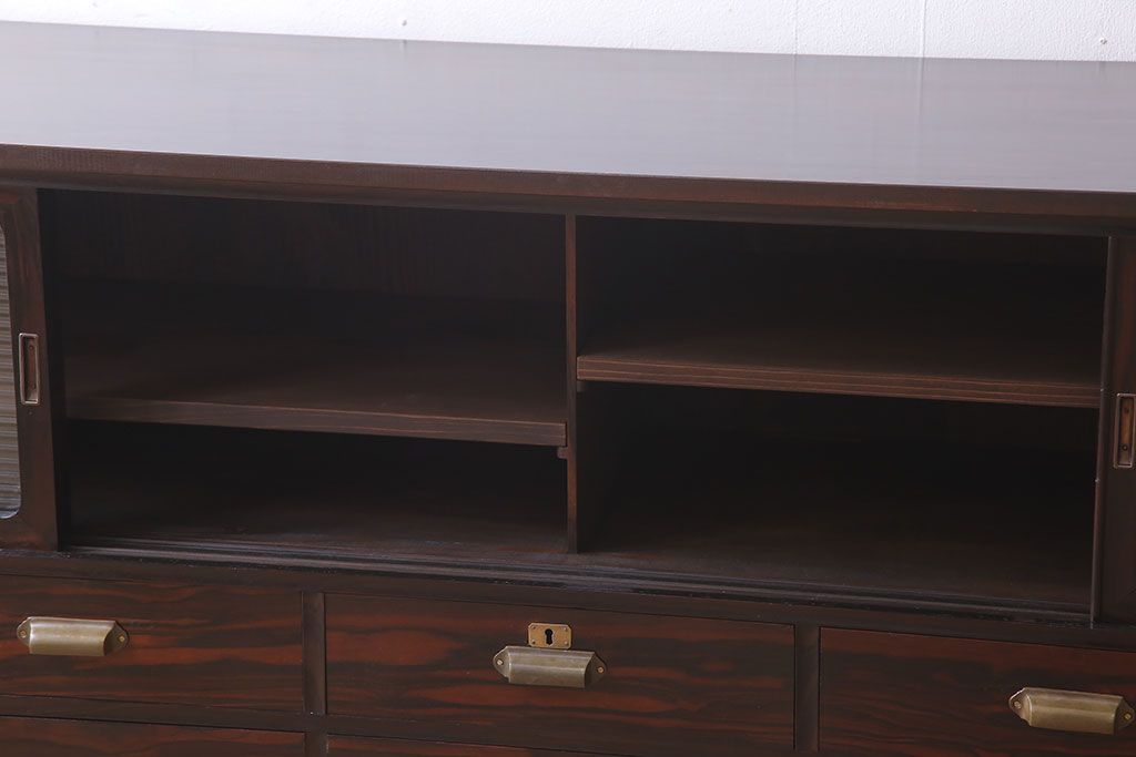 アンティーク家具　和製アンティーク　前面唐木・黒檀材!脚付きの大ぶりローボード(ハーモニカたんす・音色箪笥)