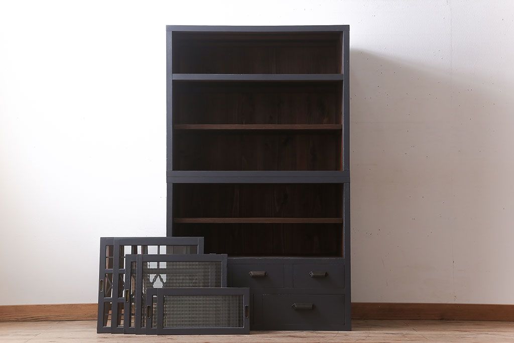レトロ家具　レトロガラス入り!ダークグレーペイントのアンティーク食器棚
