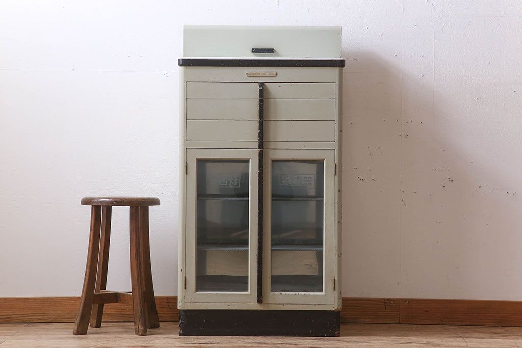 レトロ家具 殺菌灯付き 昭和レトロな消毒器(デンタルキャビネット)
