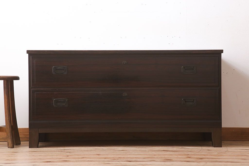 アンティーク家具　アンティーク　モダンな前面黒檀の脚付きローボード(テレビボード)
