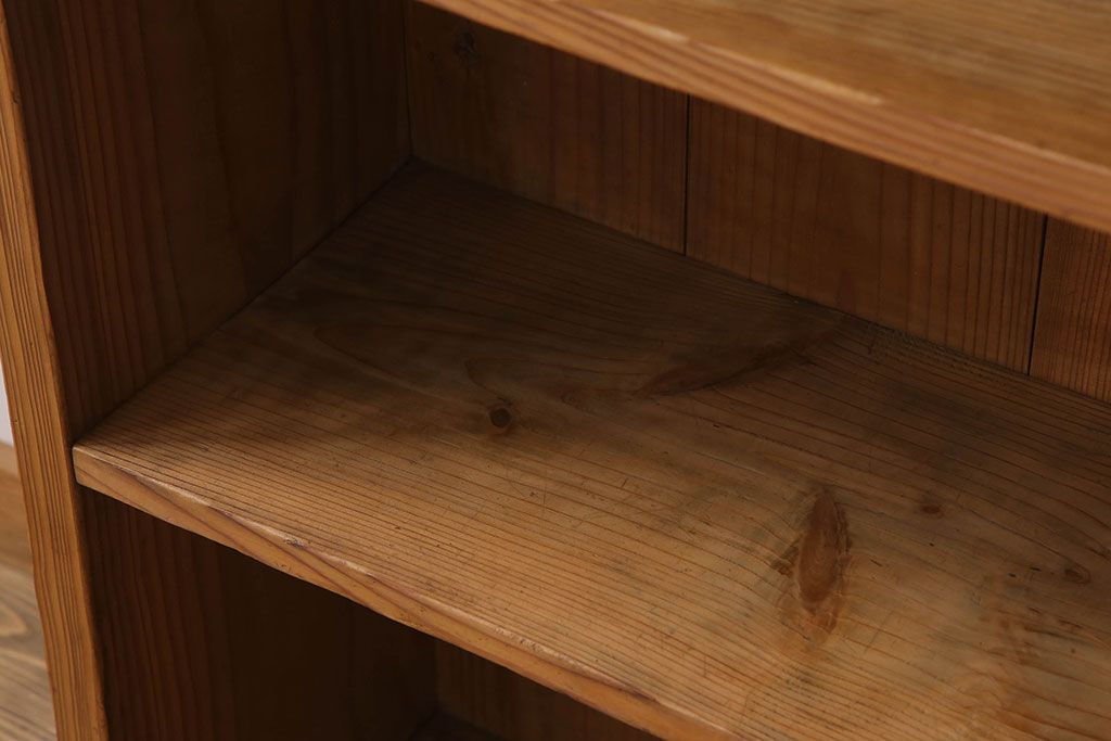 アンティーク家具　杉材製　古い木味のシンプルでナチュラルな本棚(飾り棚)