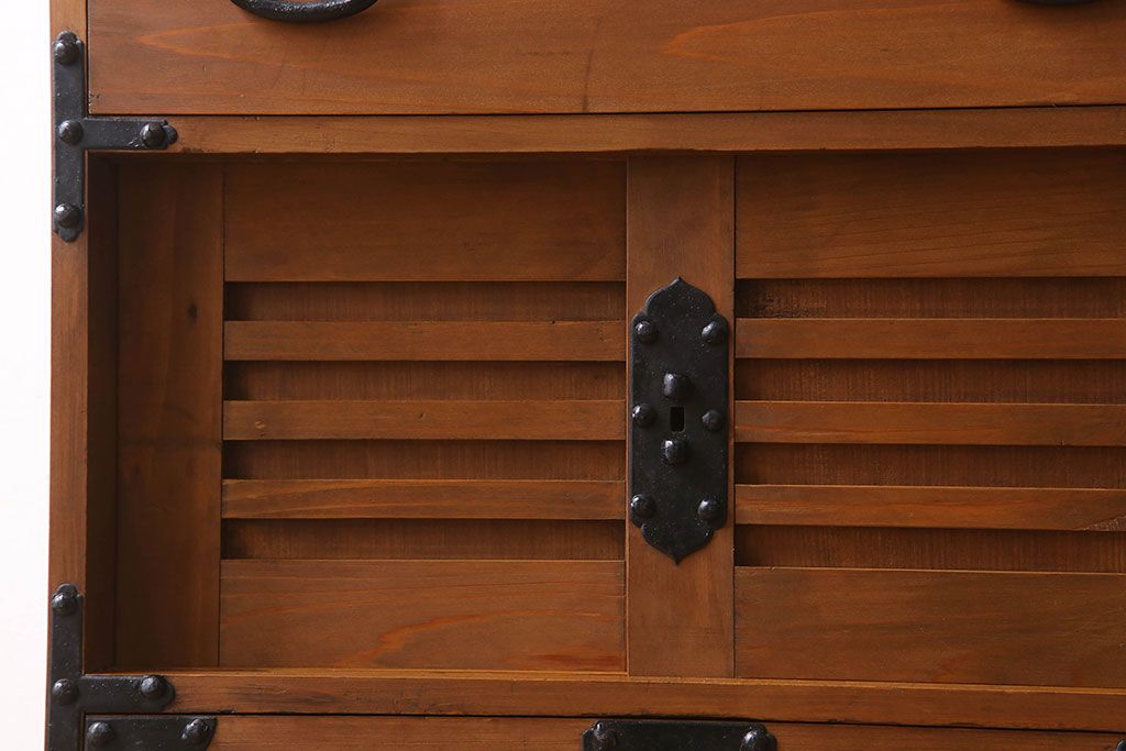 アンティーク家具　前面檜材　丸金具付き　和モダン　縦型のアンティーク帳場箪笥