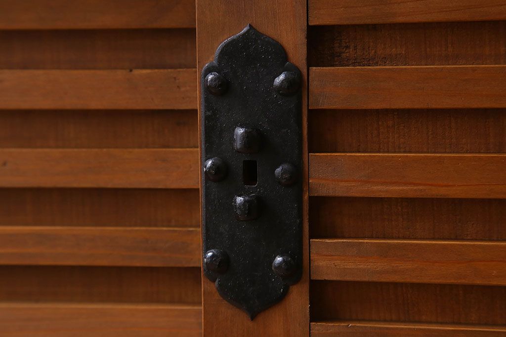 アンティーク家具　前面檜材　丸金具付き　和モダン　縦型のアンティーク帳場箪笥