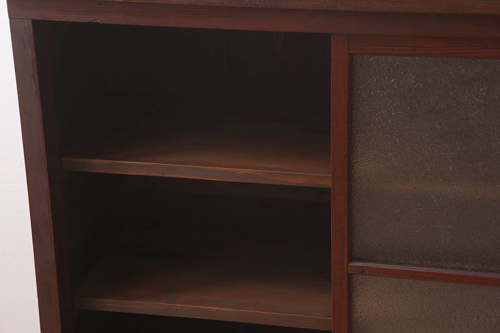 レトロ家具　脚付き　ダイヤガラス引き戸　昭和レトロな収納棚