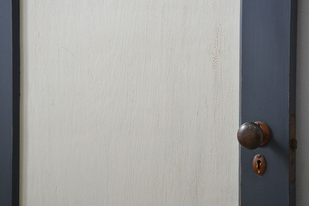 アンティークペイント　シンプルなドア(扉)