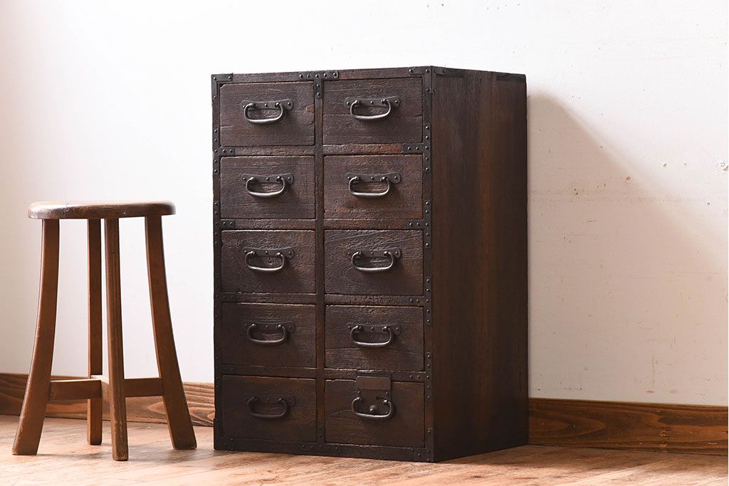 アンティーク家具　総桐材　金具付き!アンティーク縦型小引き出し