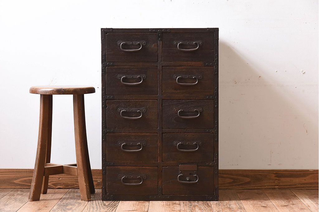 アンティーク家具　総桐材　金具付き!アンティーク縦型小引き出し