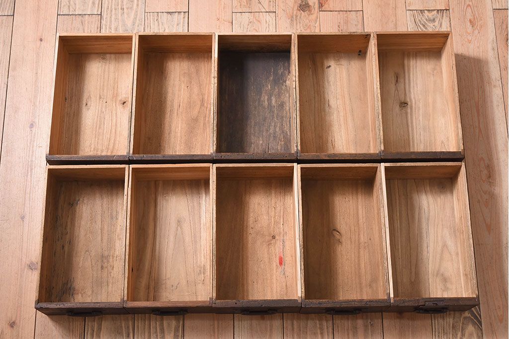 アンティーク家具　総桐材　金具付き!アンティーク縦型小引き出し